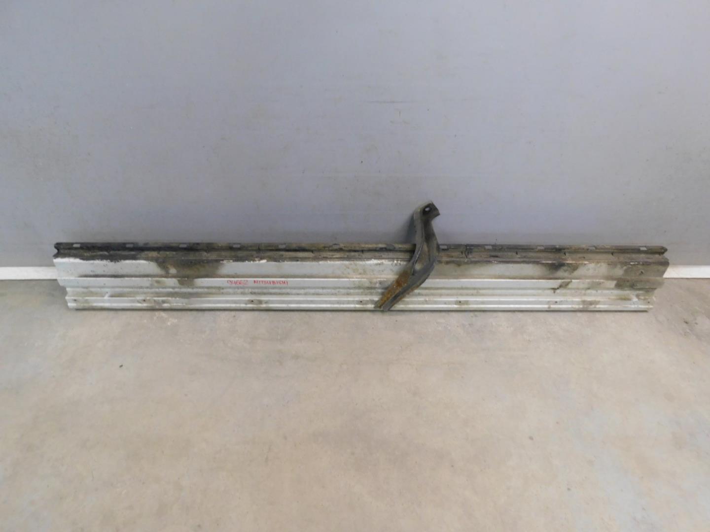 Подножка левая