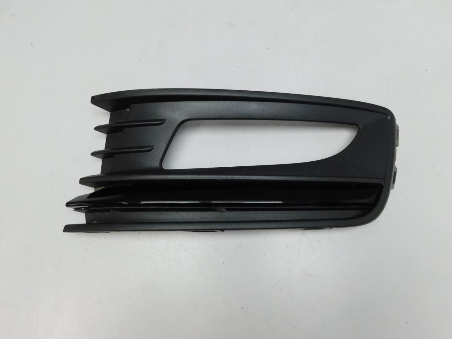 Решетка в бампер левая