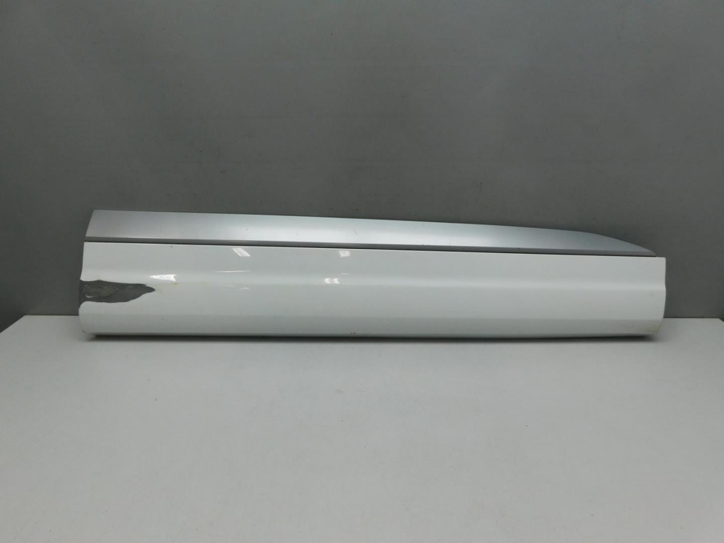 Накладка двери передней правой