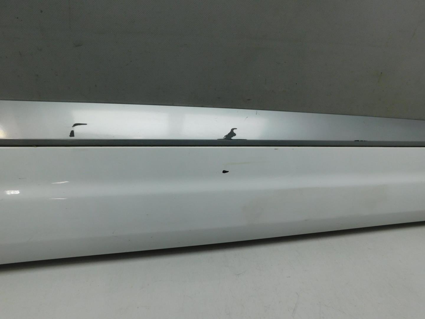 Накладка двери передней правой