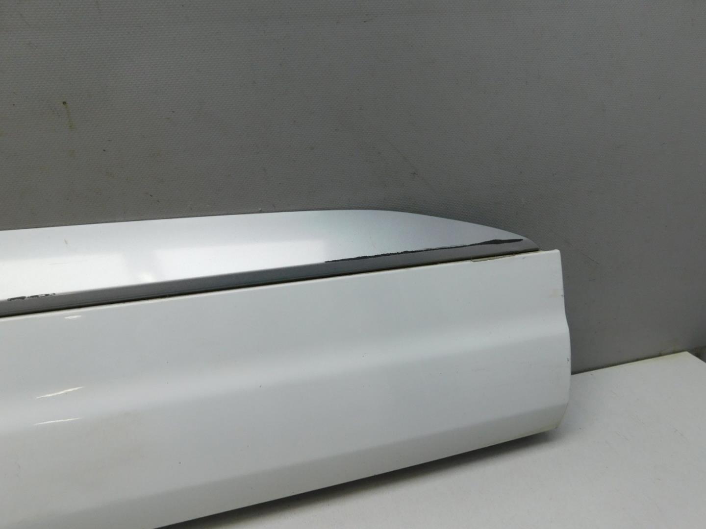 Накладка двери передней правой