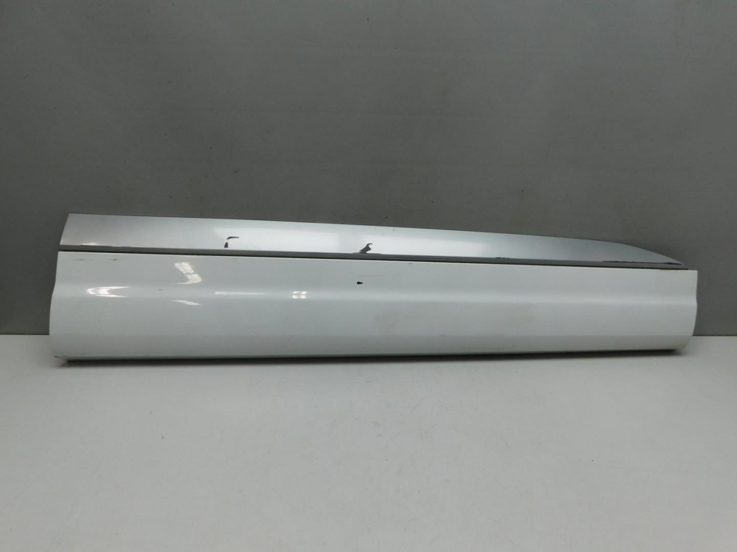 Накладка двери передней правой