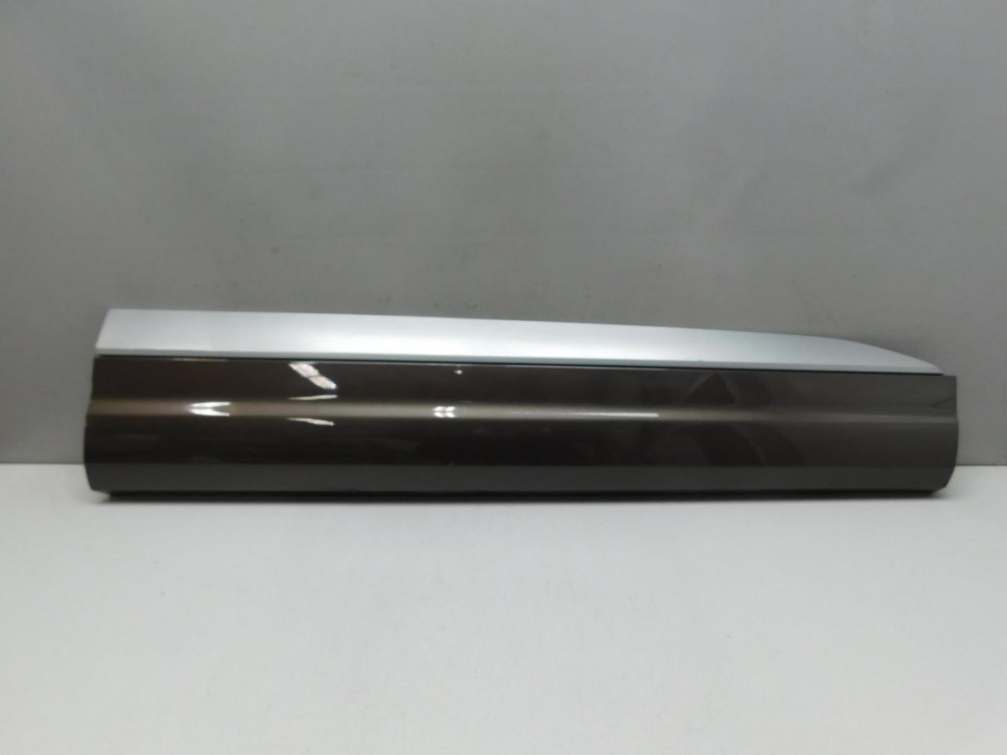 Накладка двери передней правой