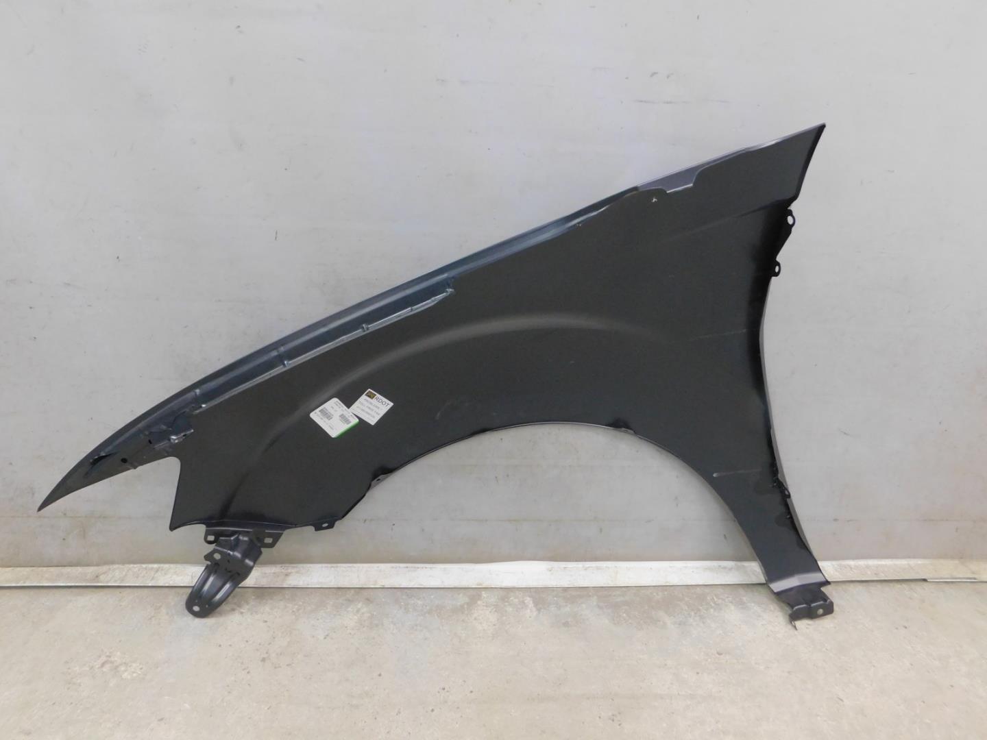 Крыло переднее правое