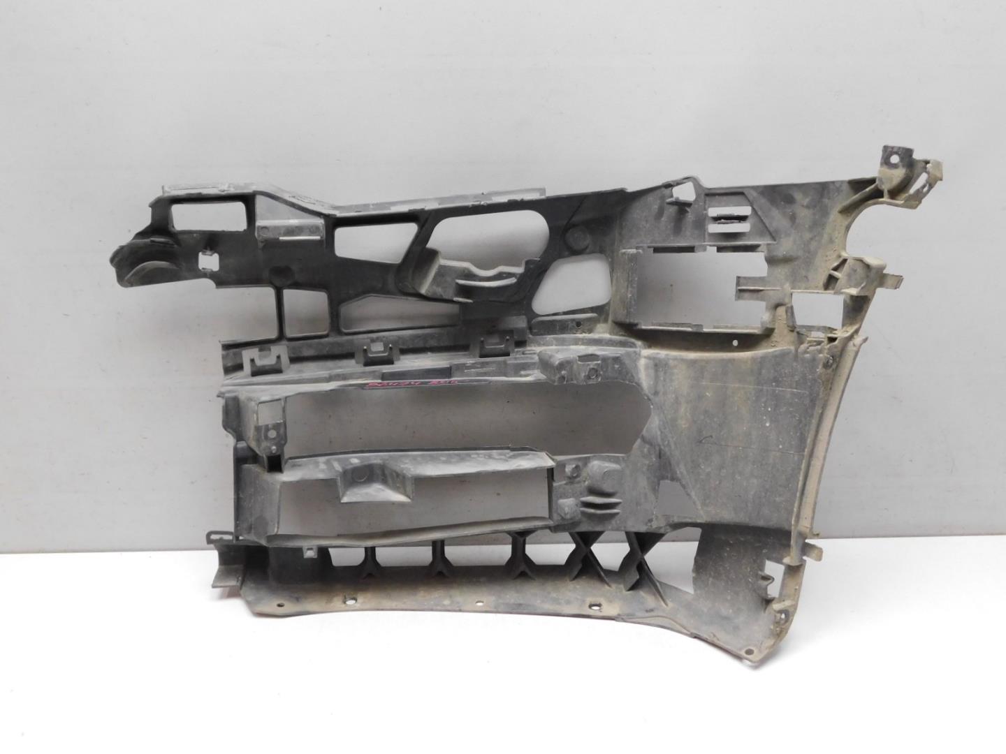 Кронштейн переднего бампера