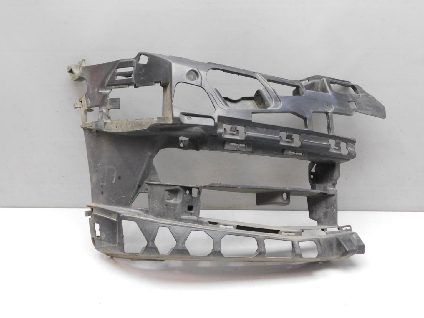 Кронштейн переднего бампера