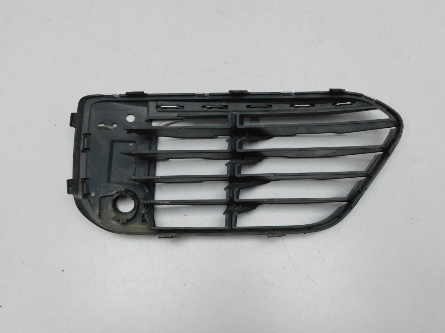 Решетка в бампер левая