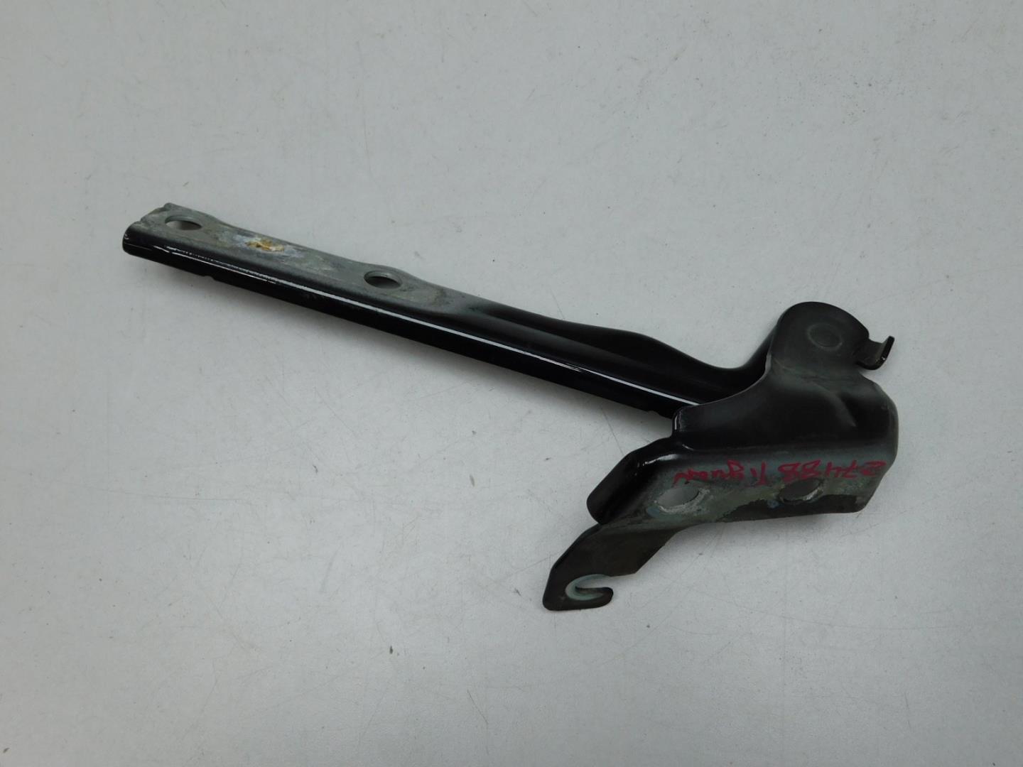 Петля капота левая