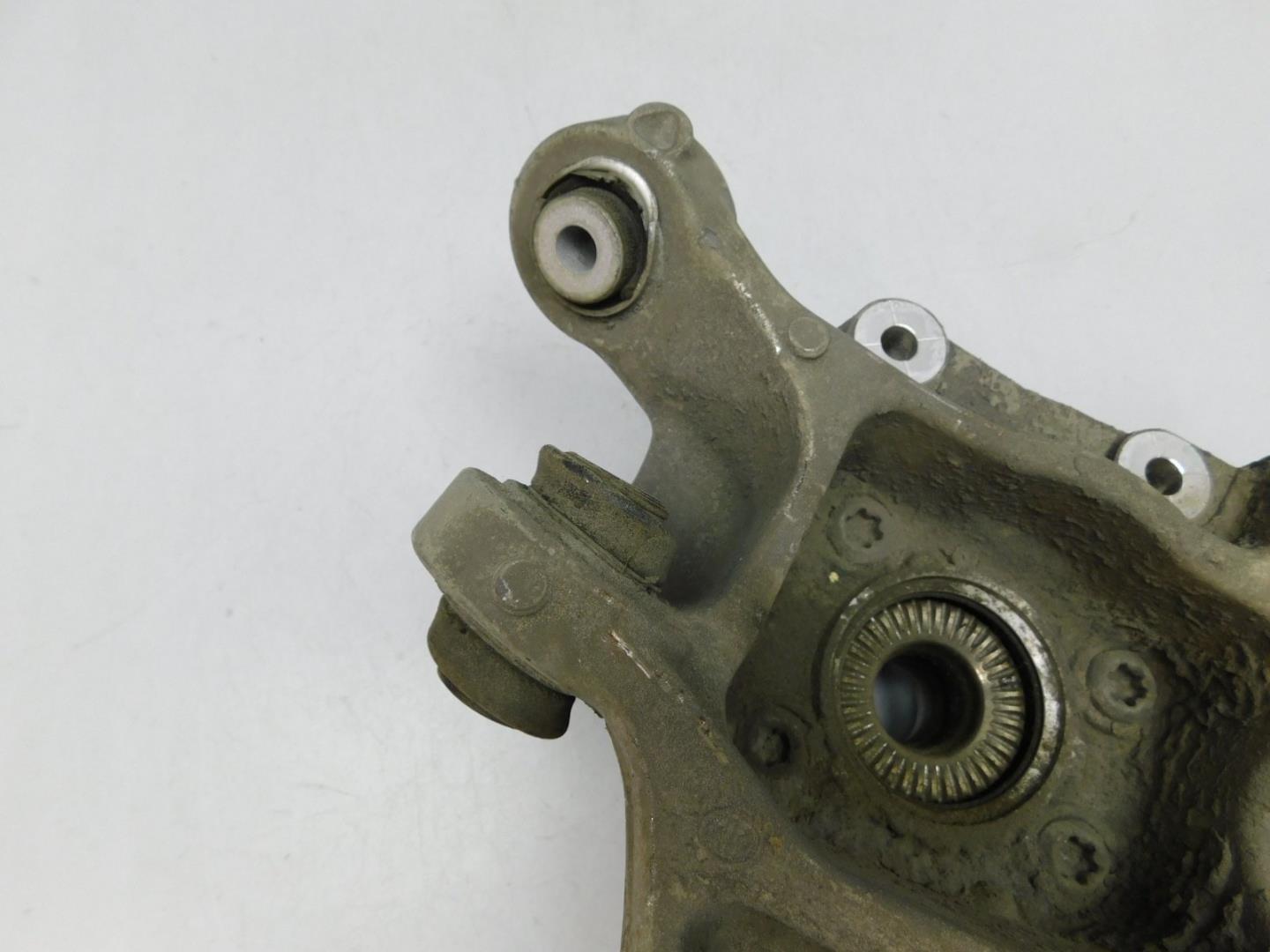 Кулак поворотный задний правый