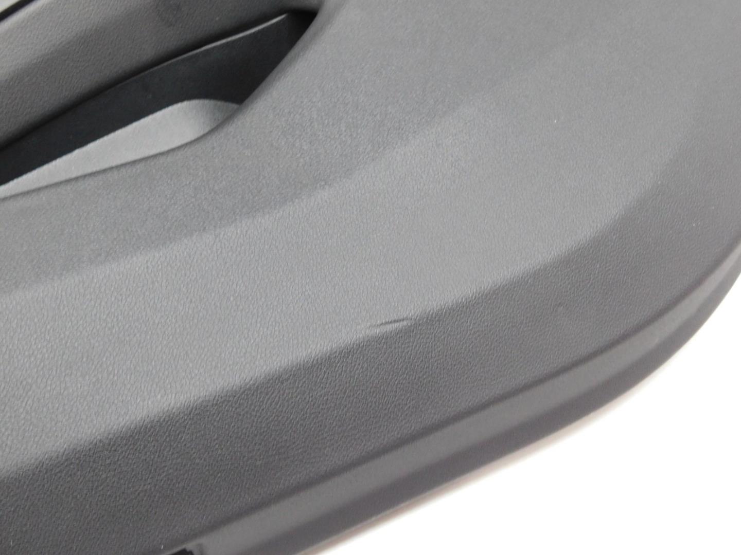 Обшивка двери передней правой