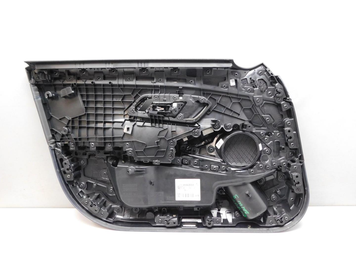 Обшивка двери передней правой