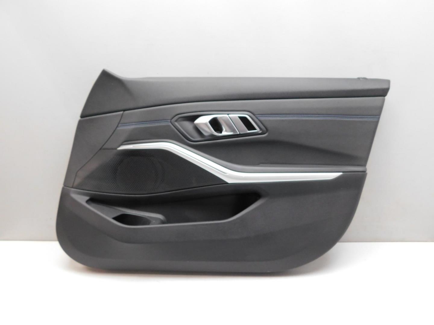 Обшивка двери передней правой