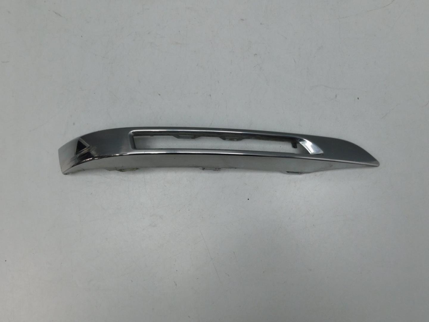 Накладка переднего бампера