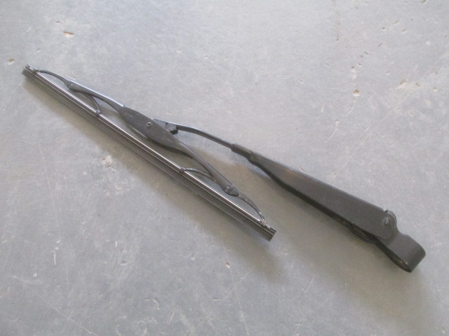 Поводок стеклоочистителя заднего