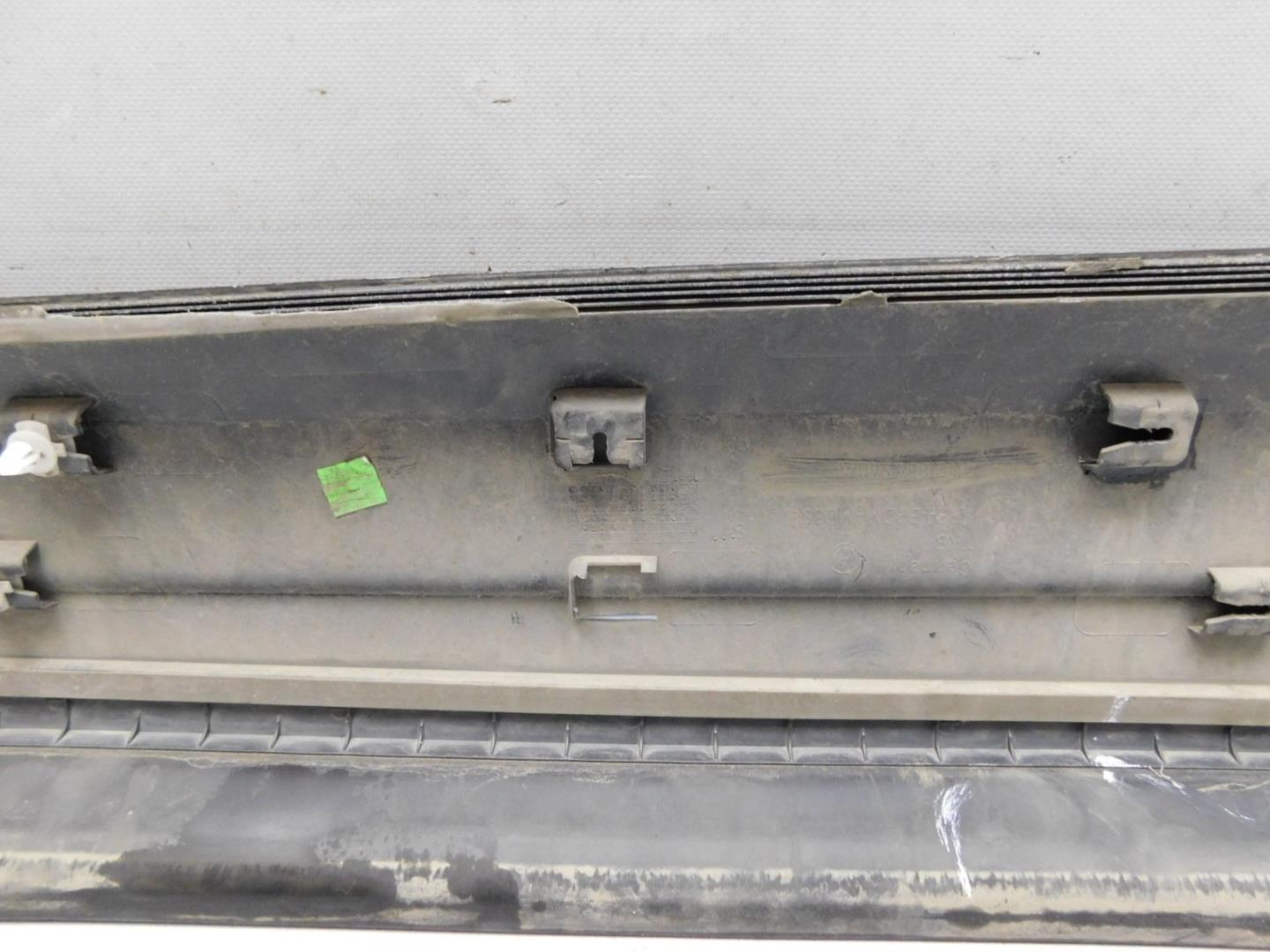 Накладка двери передней правой