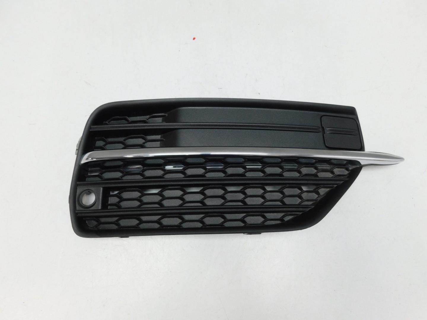 Решетка в бампер правая