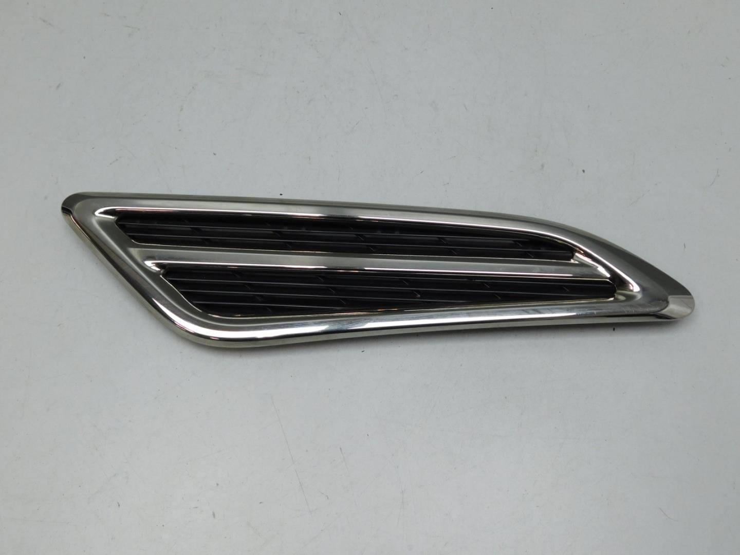 Накладка переднего крыла правого