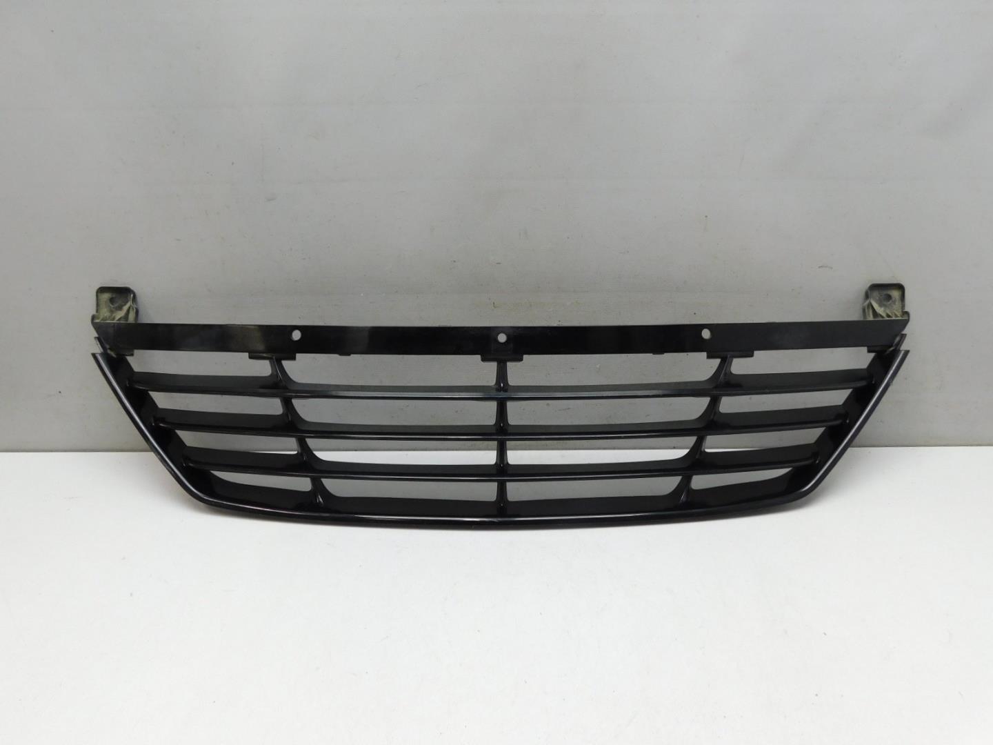 Решетка в бампер центральная