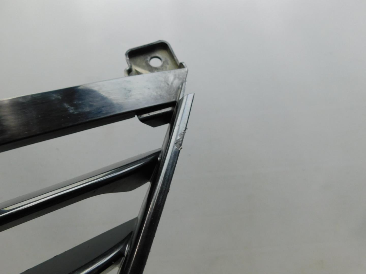 Решетка в бампер центральная