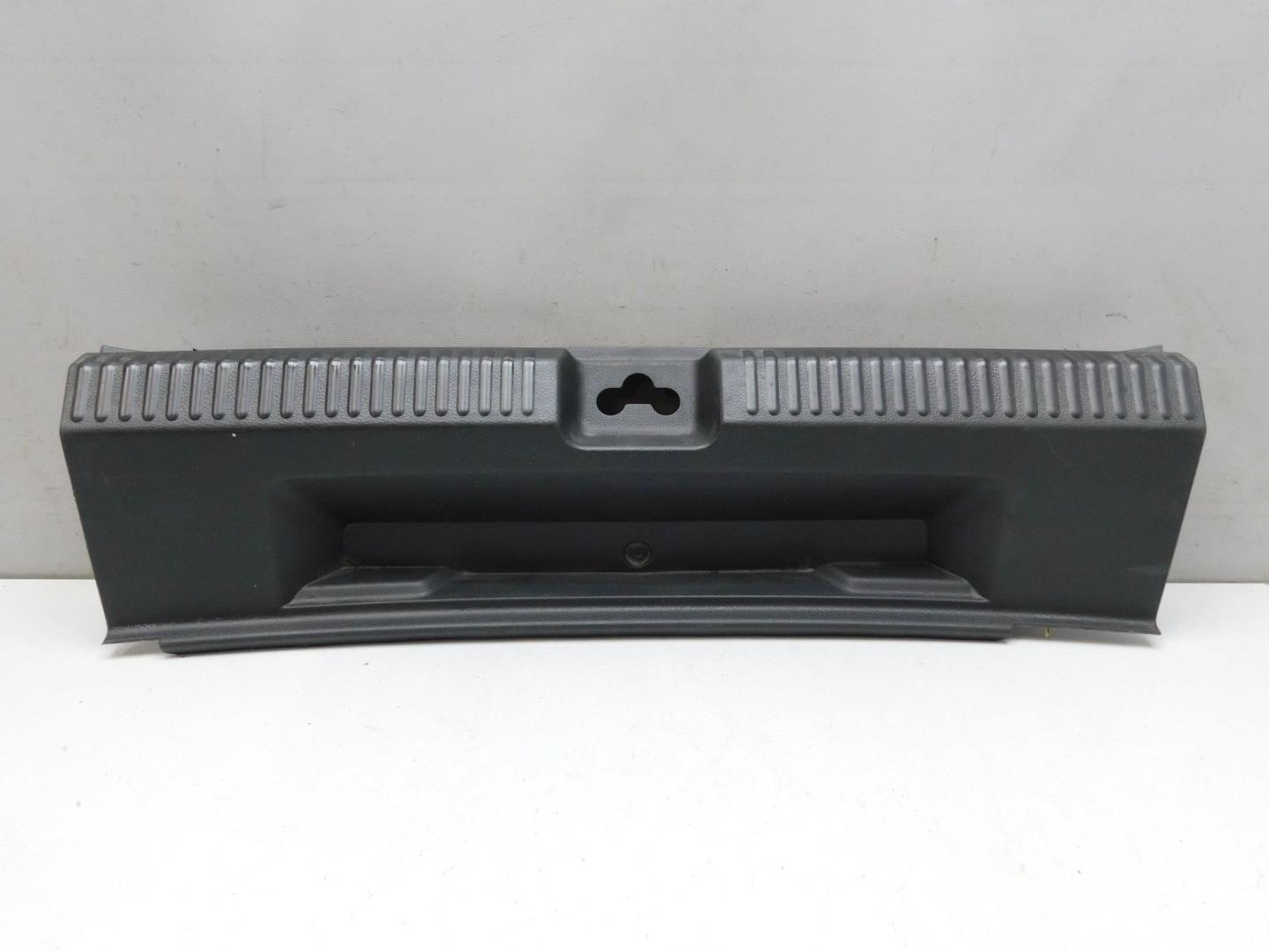 Обшивка багажника