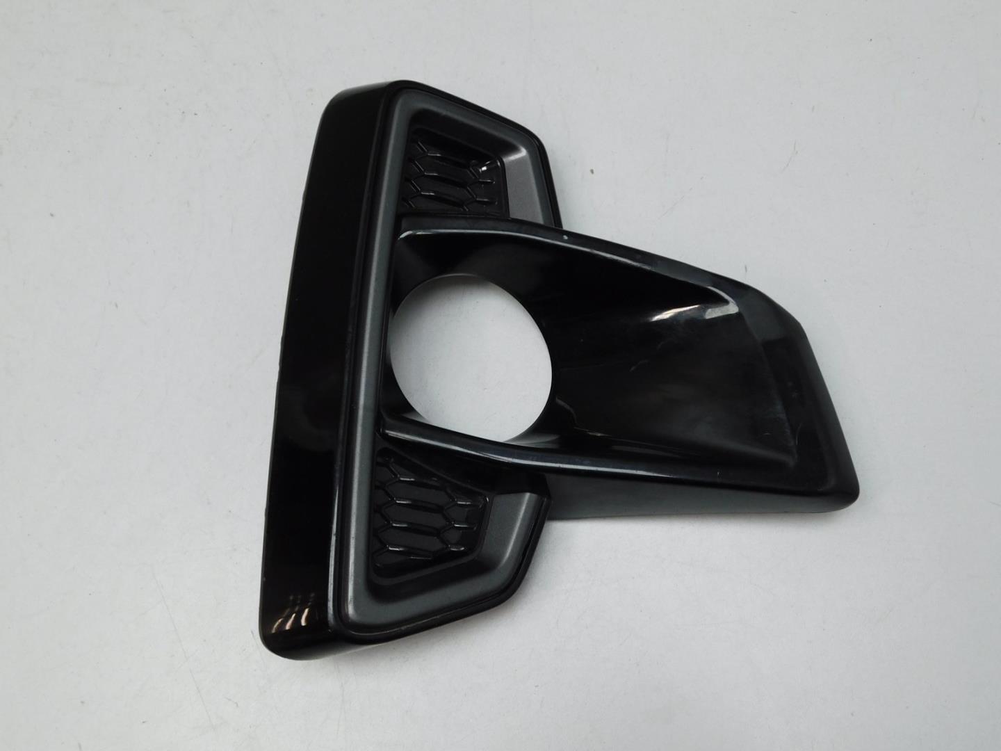 Решетка в бампер правая