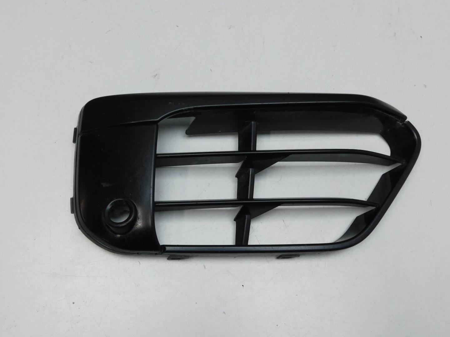 Решетка в бампер правая