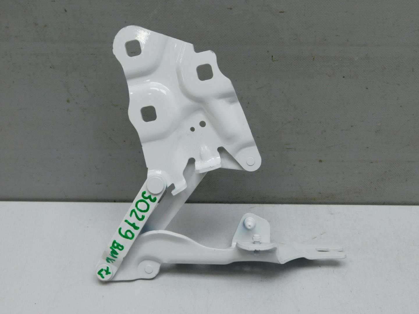 Петля капота левая