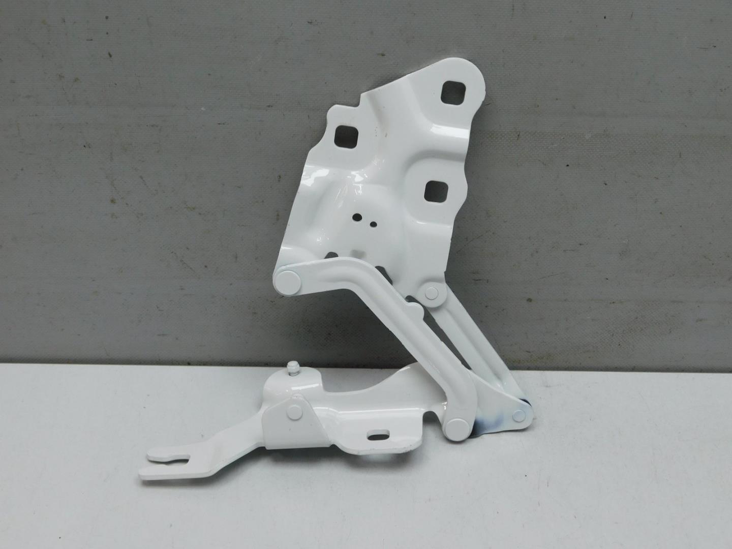 Петля капота левая