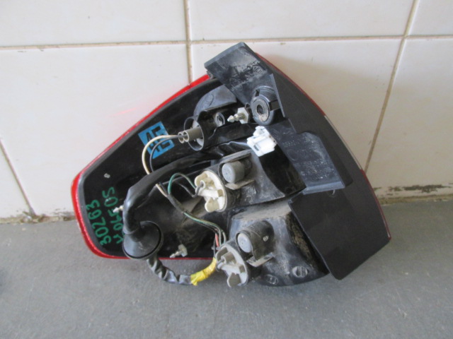 Фонарь задний наружный правый