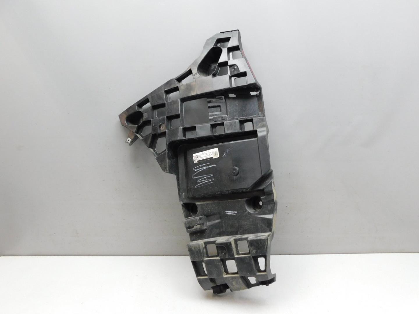 Кронштейн заднего бампера