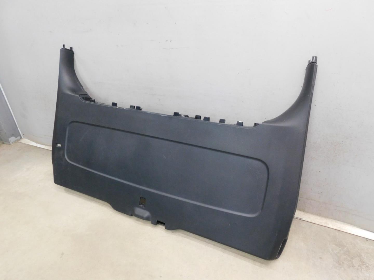 Обшивка двери багажника