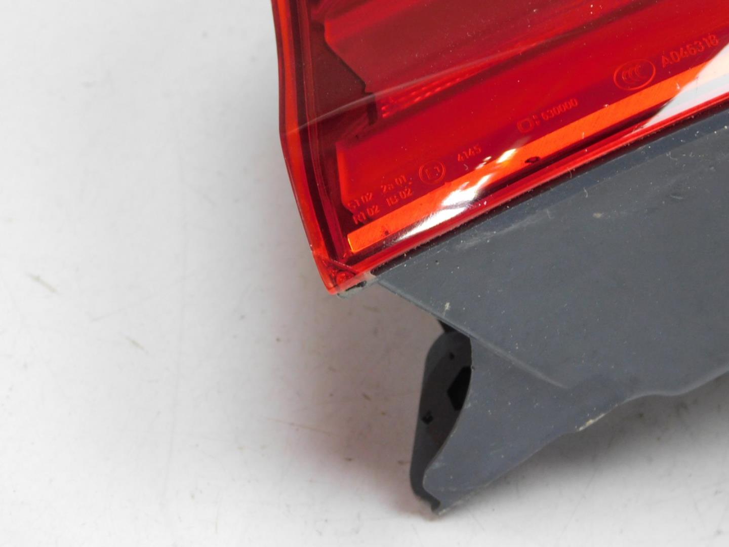 Фонарь задний наружный правый