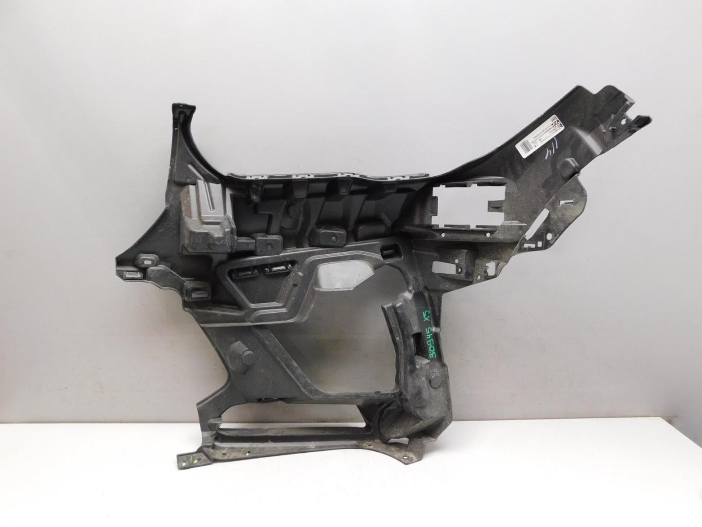 Кронштейн переднего бампера