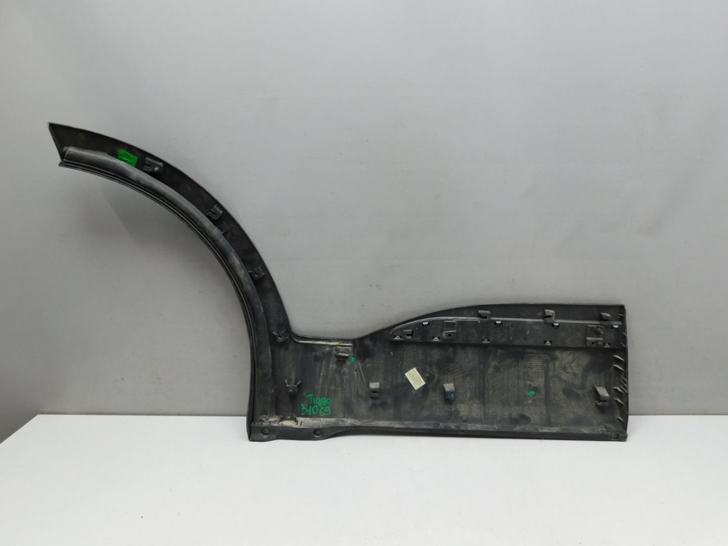 Накладка двери задней левой