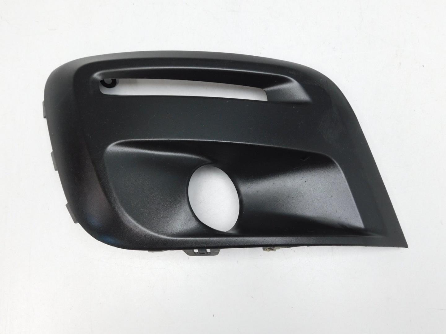 Решетка в бампер правая