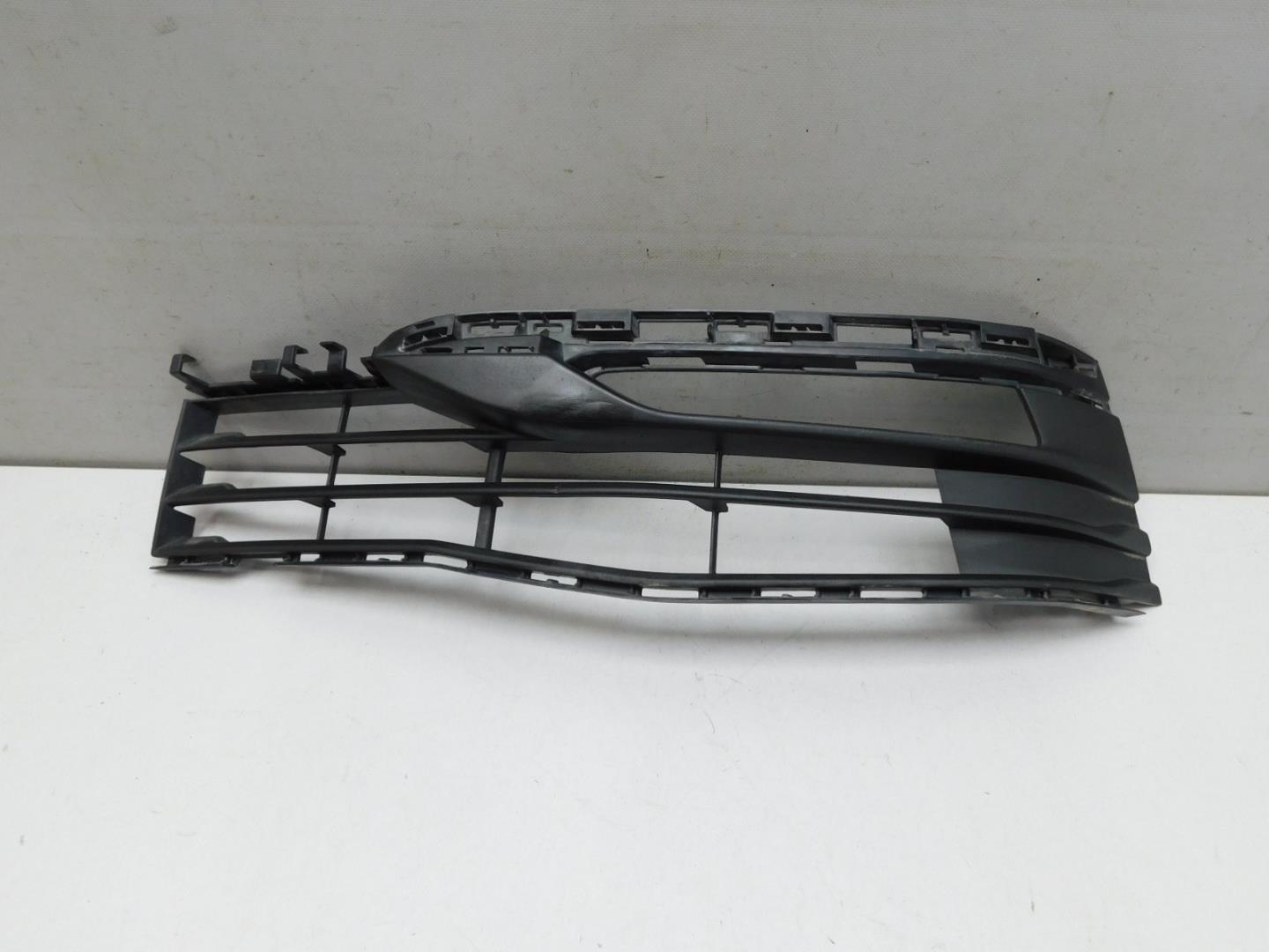 Решетка в бампер левая