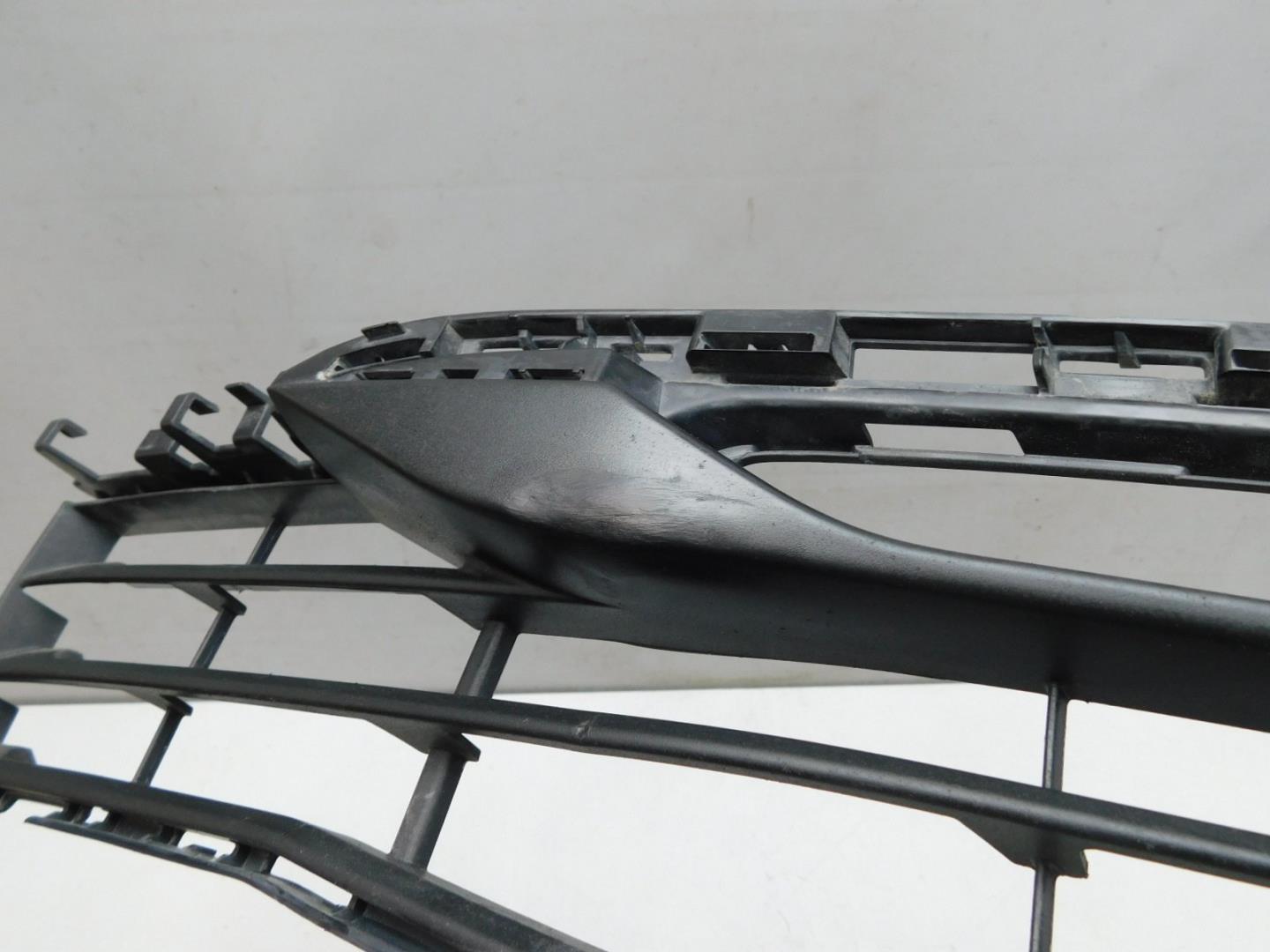 Решетка в бампер левая