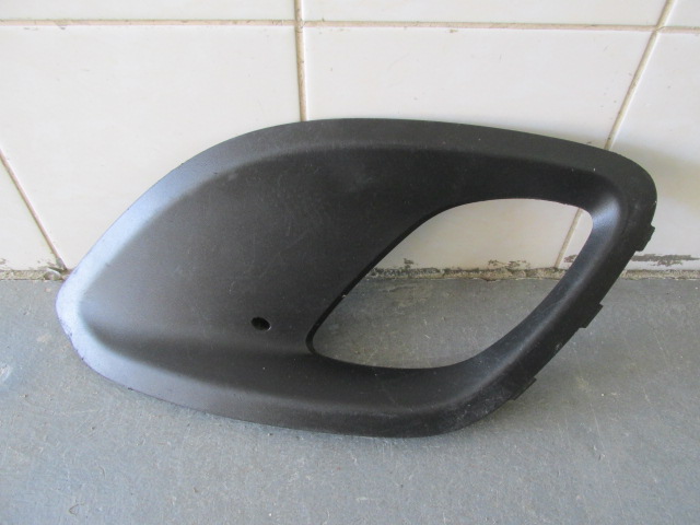 Решетка в бампер левая