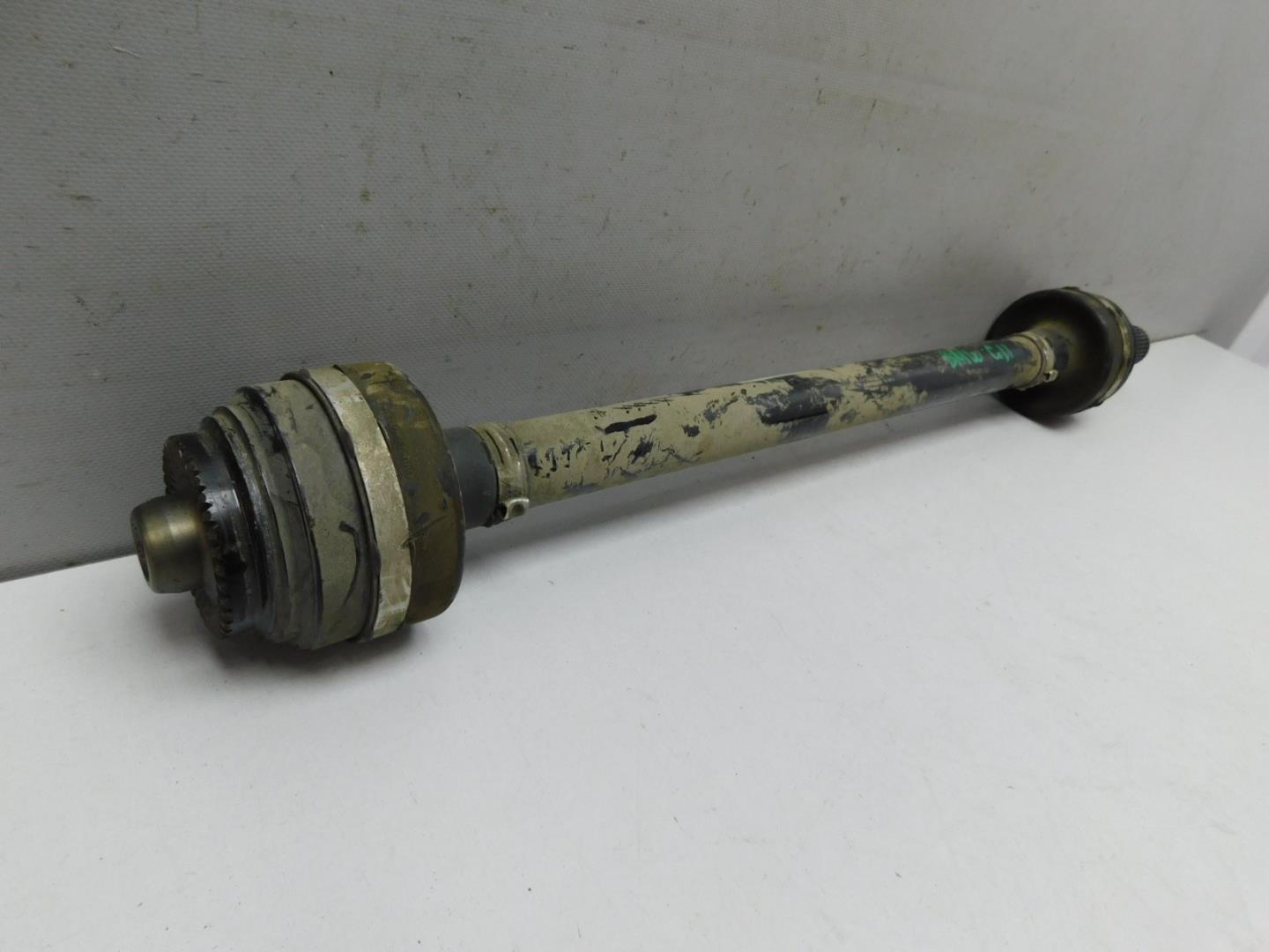 Полуось левая (привод)