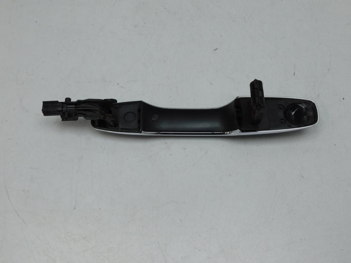 Ручка двери передней наружная левая