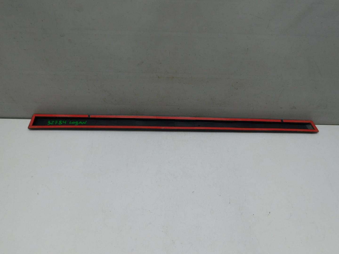 Молдинг двери передней левой