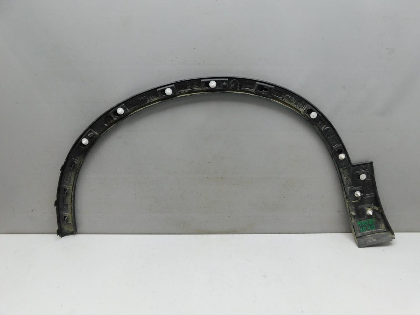 Накладка переднего крыла правого