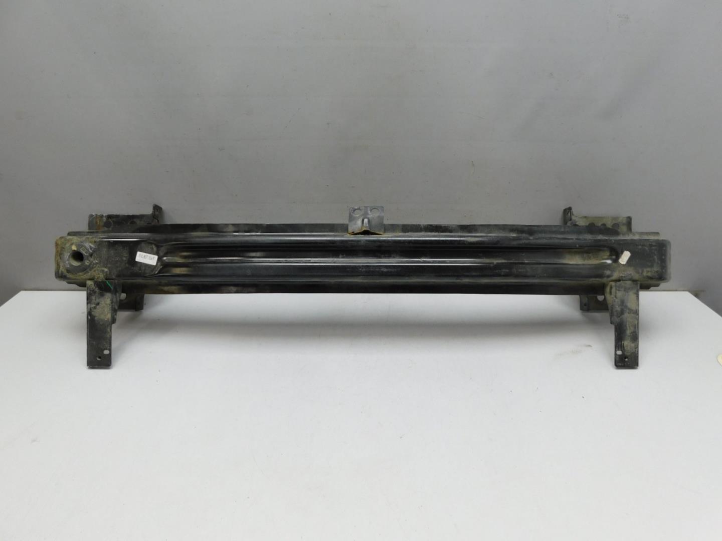 Усилитель переднего бампера