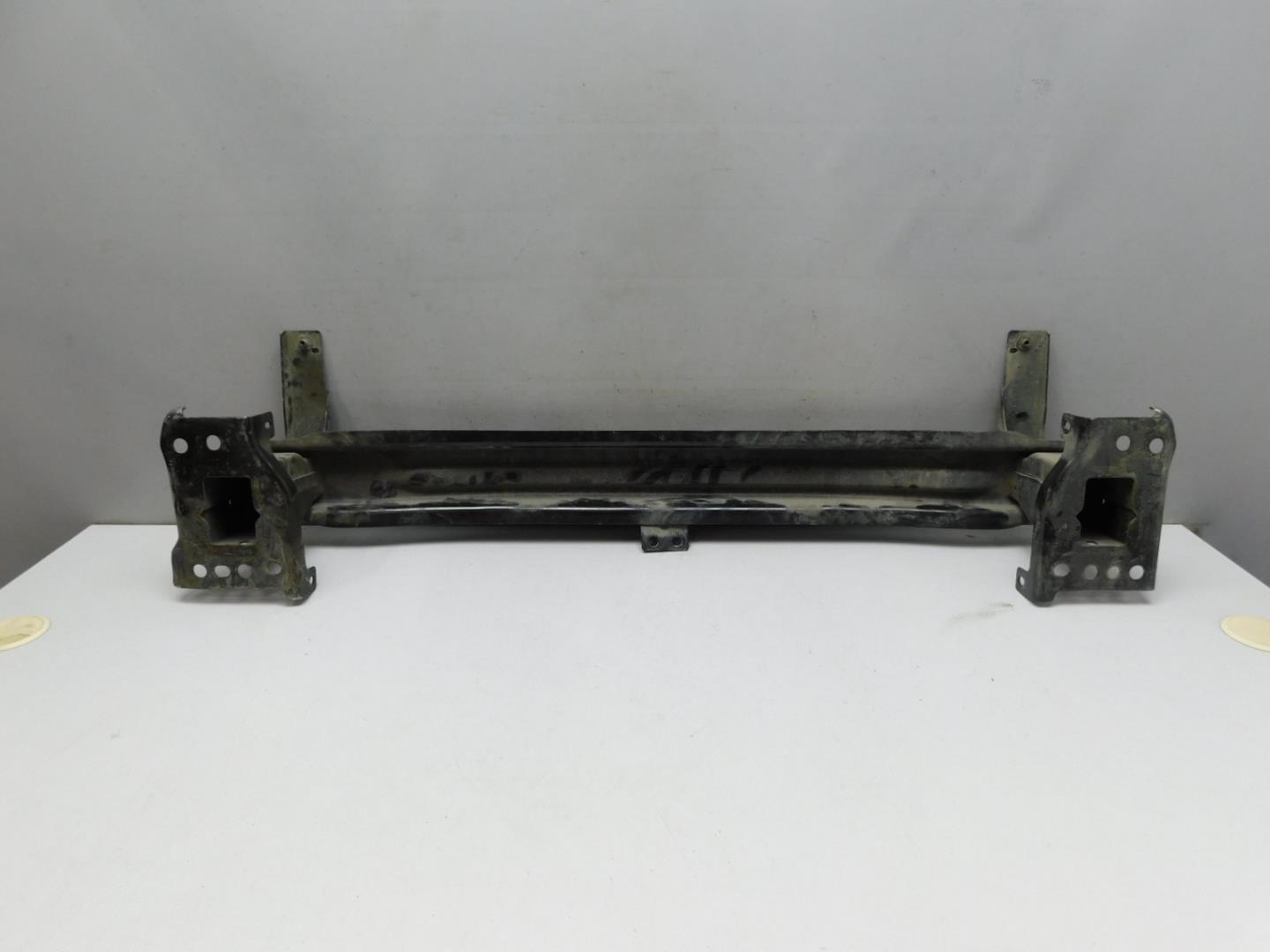 Усилитель переднего бампера