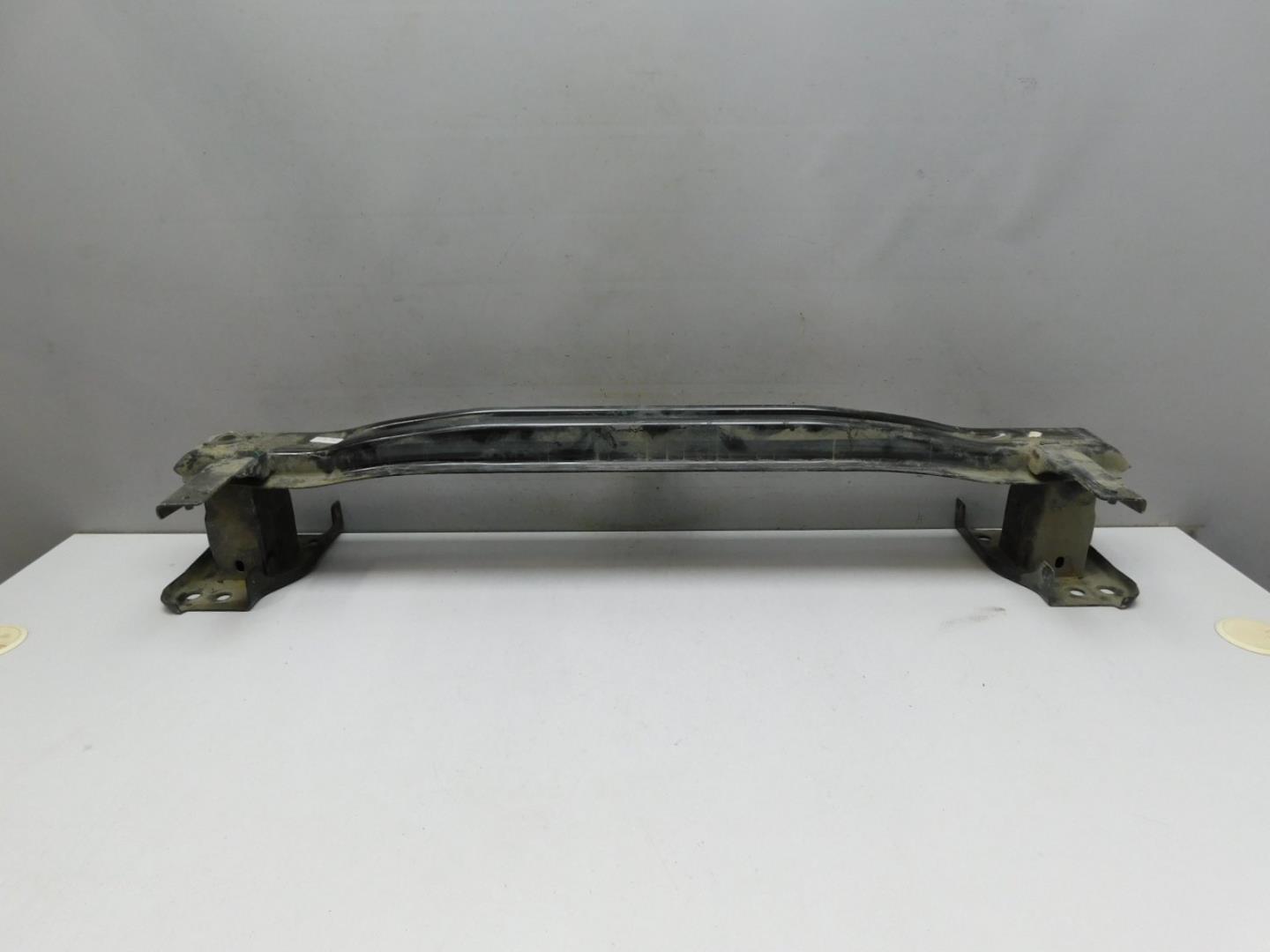 Усилитель переднего бампера