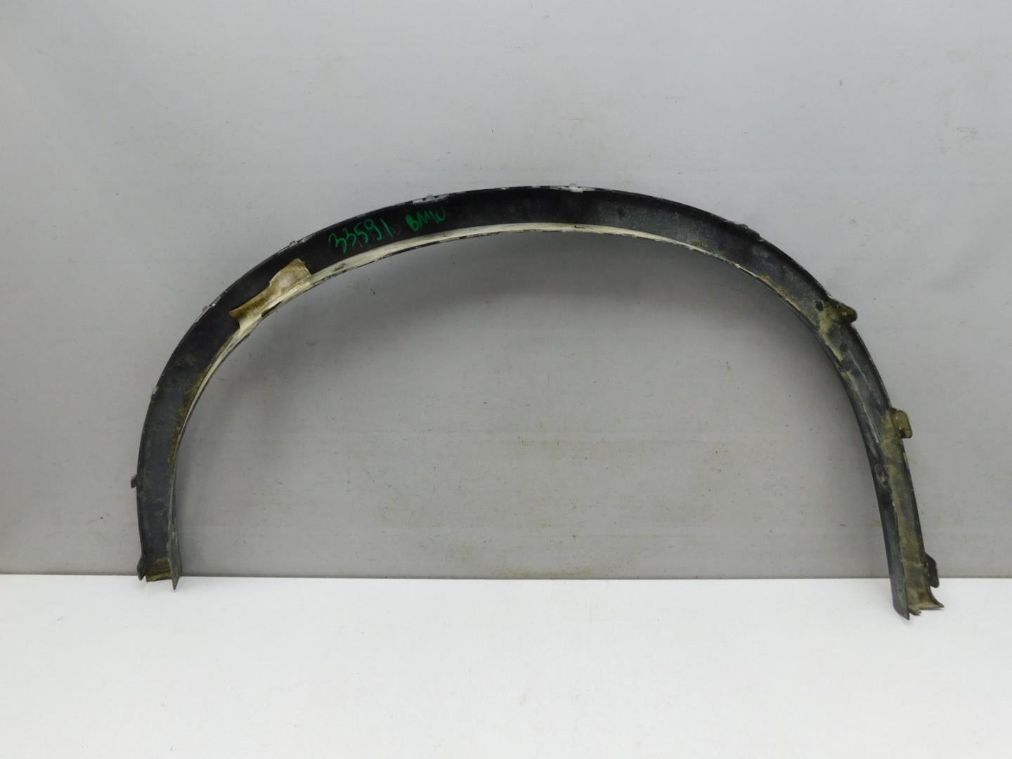 Накладка переднего крыла правого