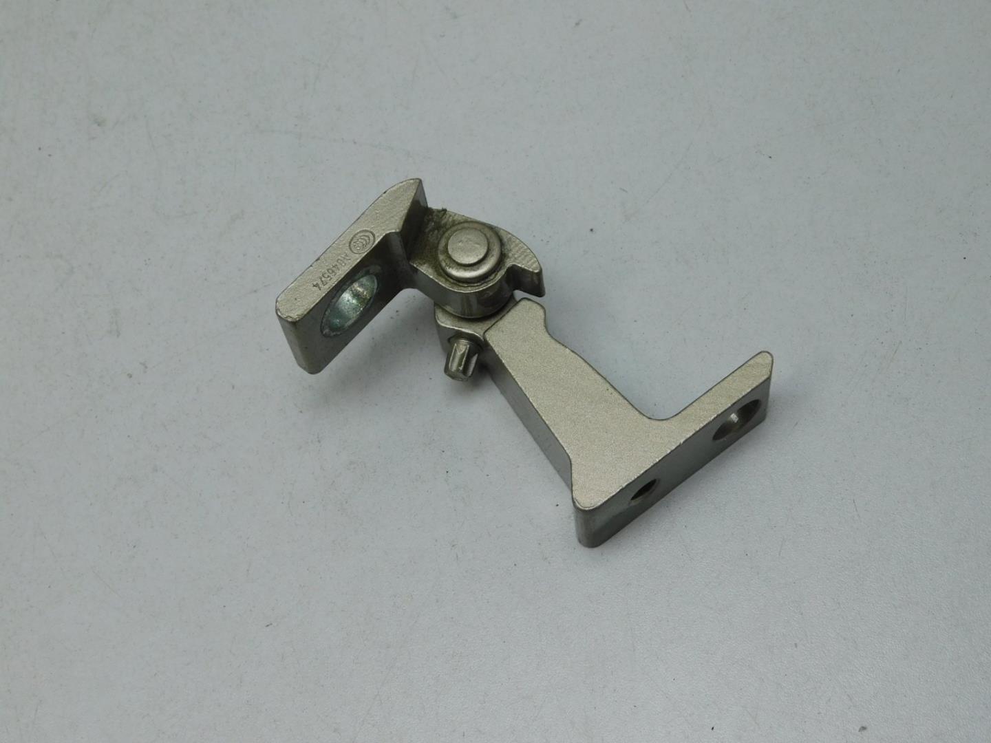 Петля двери задней левой верхняя