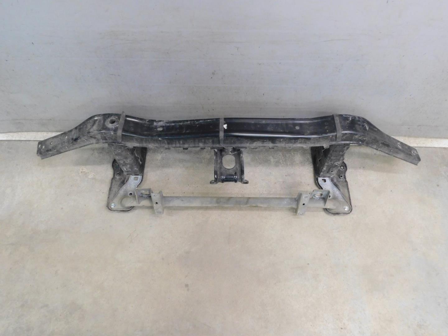 Усилитель переднего бампера