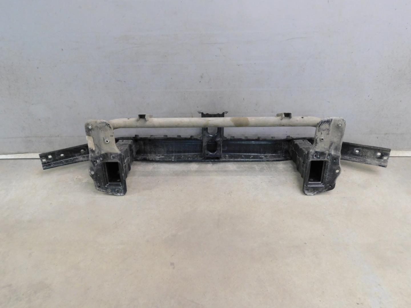 Усилитель переднего бампера