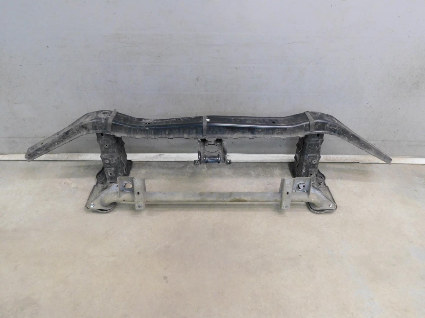 Усилитель переднего бампера